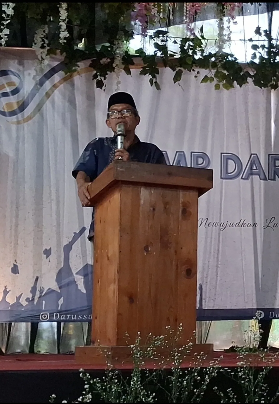 M.Farhi, M.Pd ; Lanjutkan Sekolah dan teruslah berbakti pada Orangtua, 