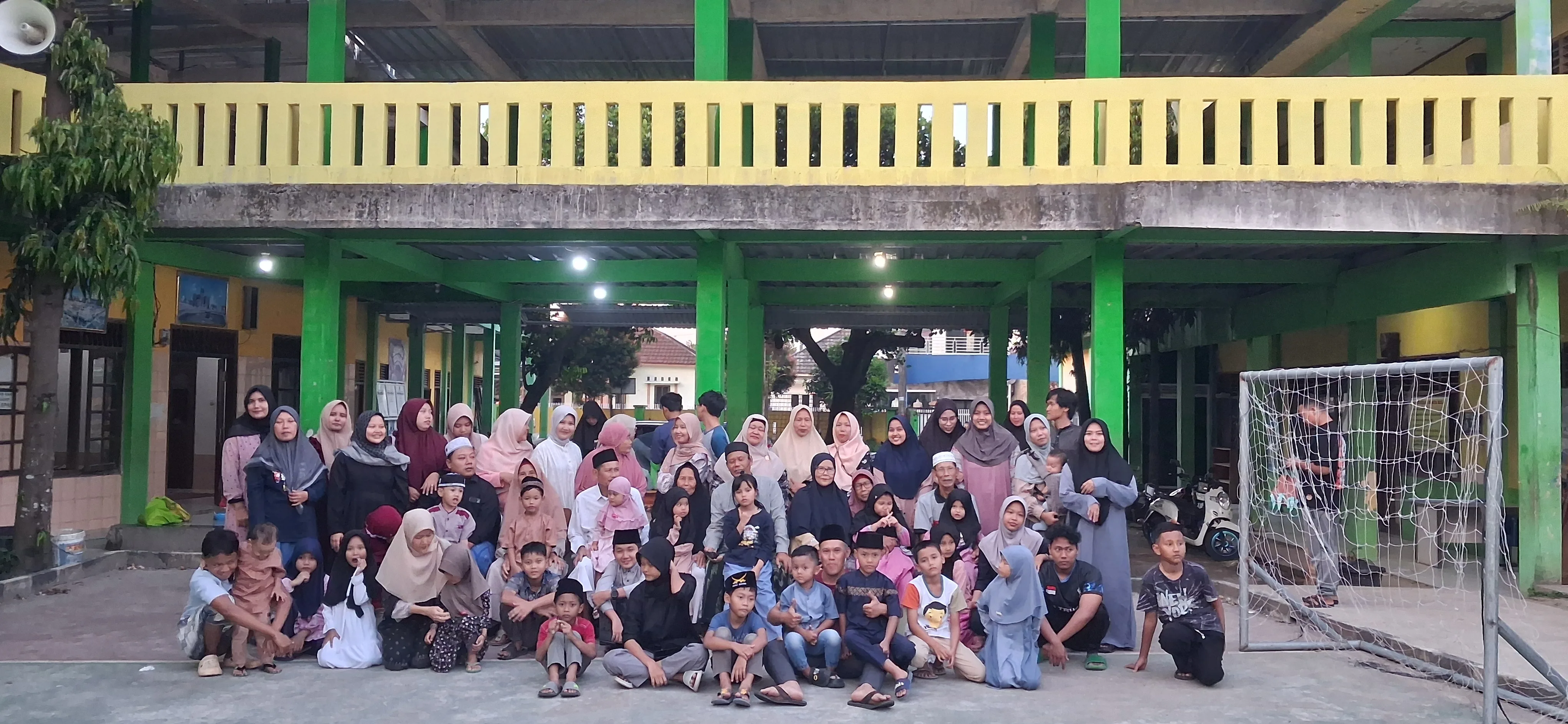 Membangun komunikasi yang mengenal diri dan lingkungan